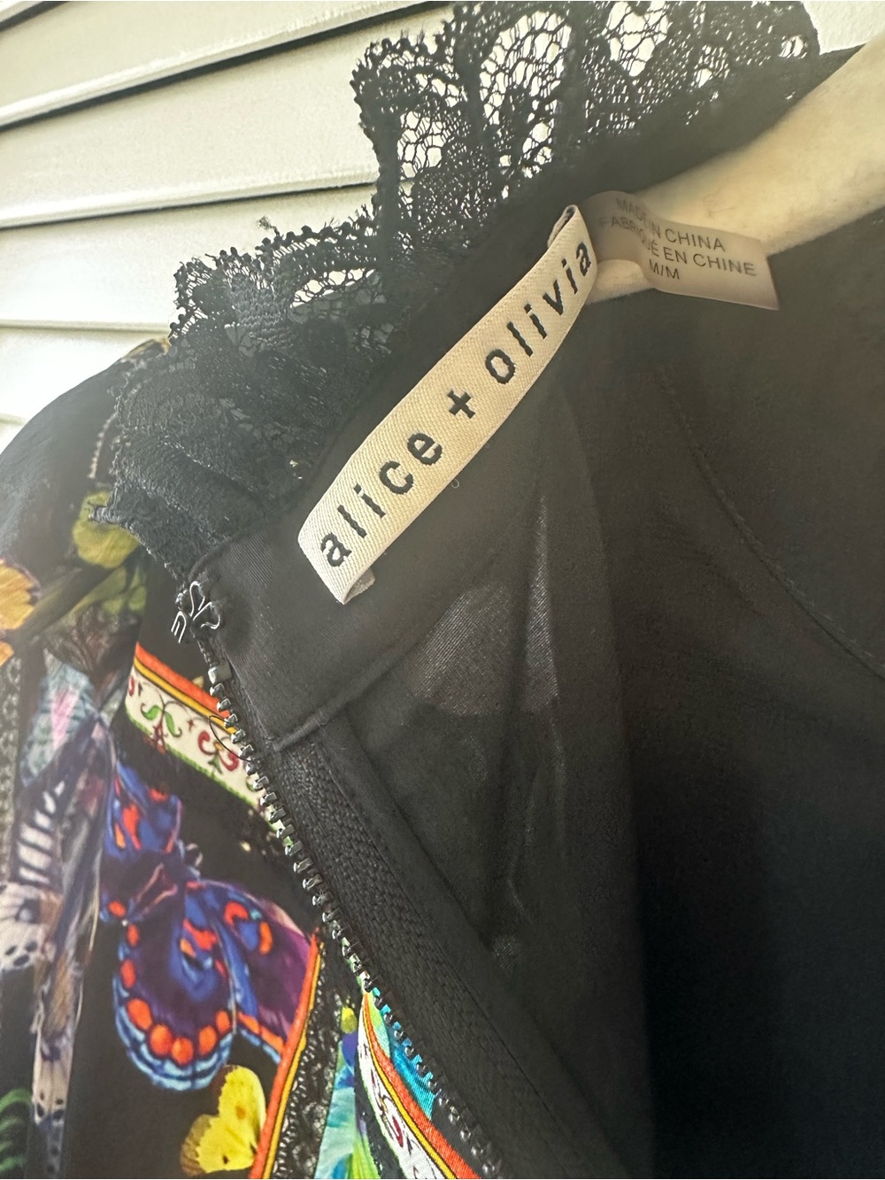 Alice + Olivia Black Multicolor Floral & Butterfly Cropped Blouse - Picture 7 of 8